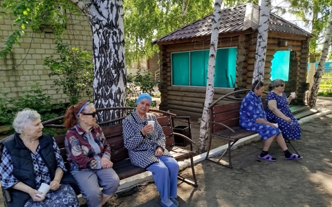 Вот и квас на столе у нас!