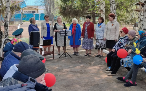 Под ярким салютом Победы