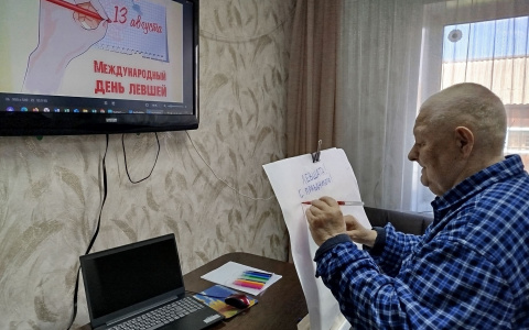 Одной левой!